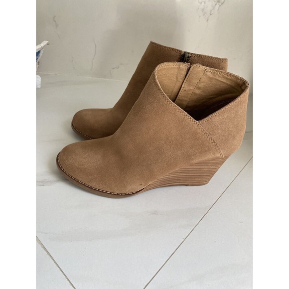Lucky Brand Women’s size 9M Yakeena Tan Suede Leather Ankle Wedge Boots - Picture 4 of 16
